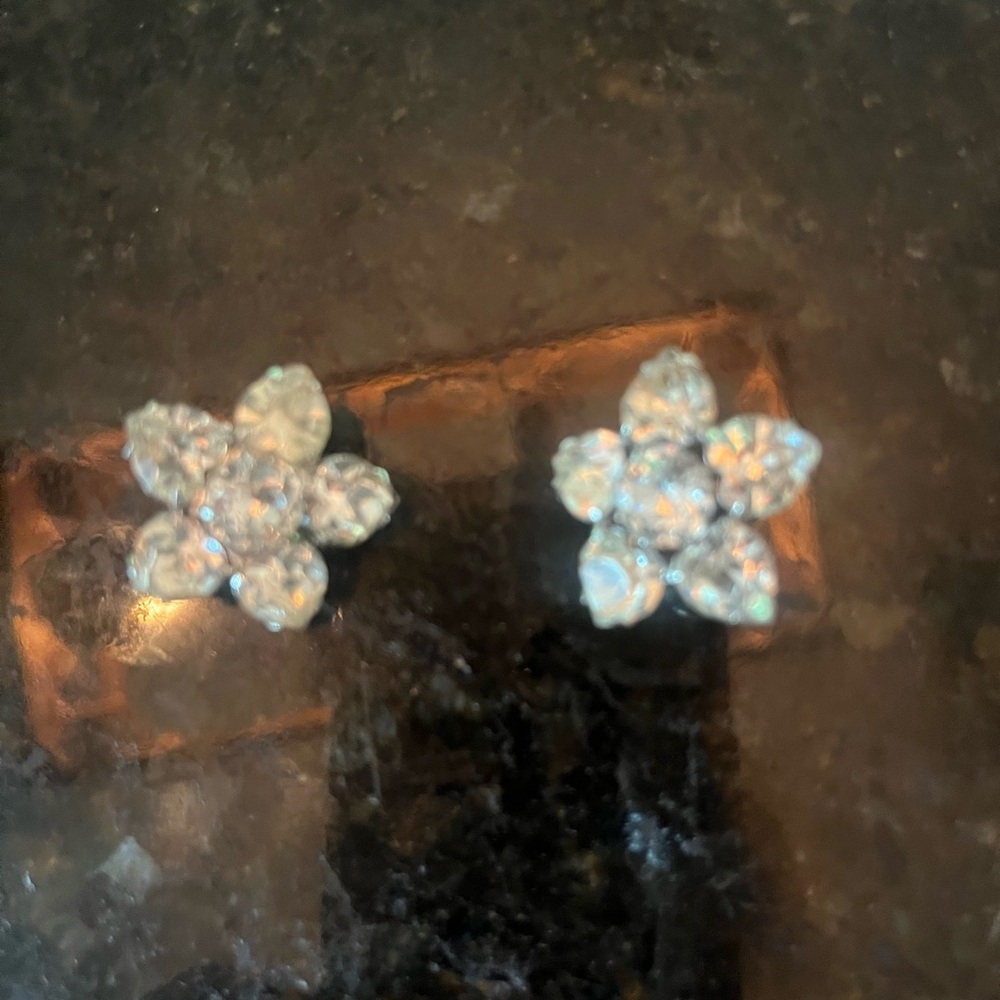 Vintage Weiss 1952 Rhinestone Flower Clip on Earrings